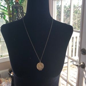 Gold aromatherapy necklace with Doterra sample